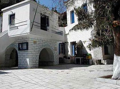 Main square in Syneti ANDROS PHOTO GALLERY - SYNETI
