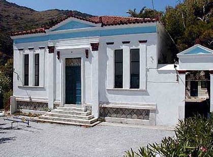 The elementary school in Syneti ANDROS PHOTO GALLERY - SYNETI